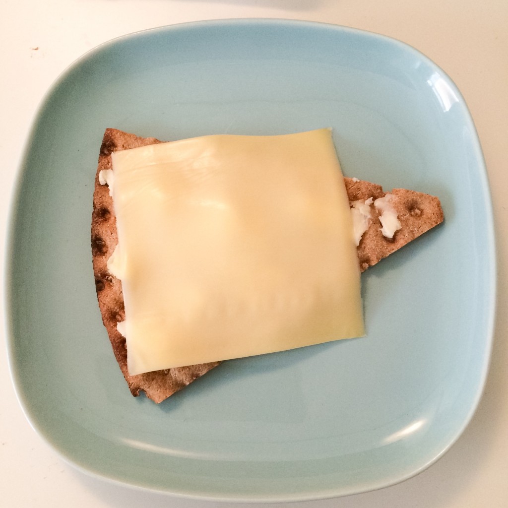 クネッケ バター＋チーズ