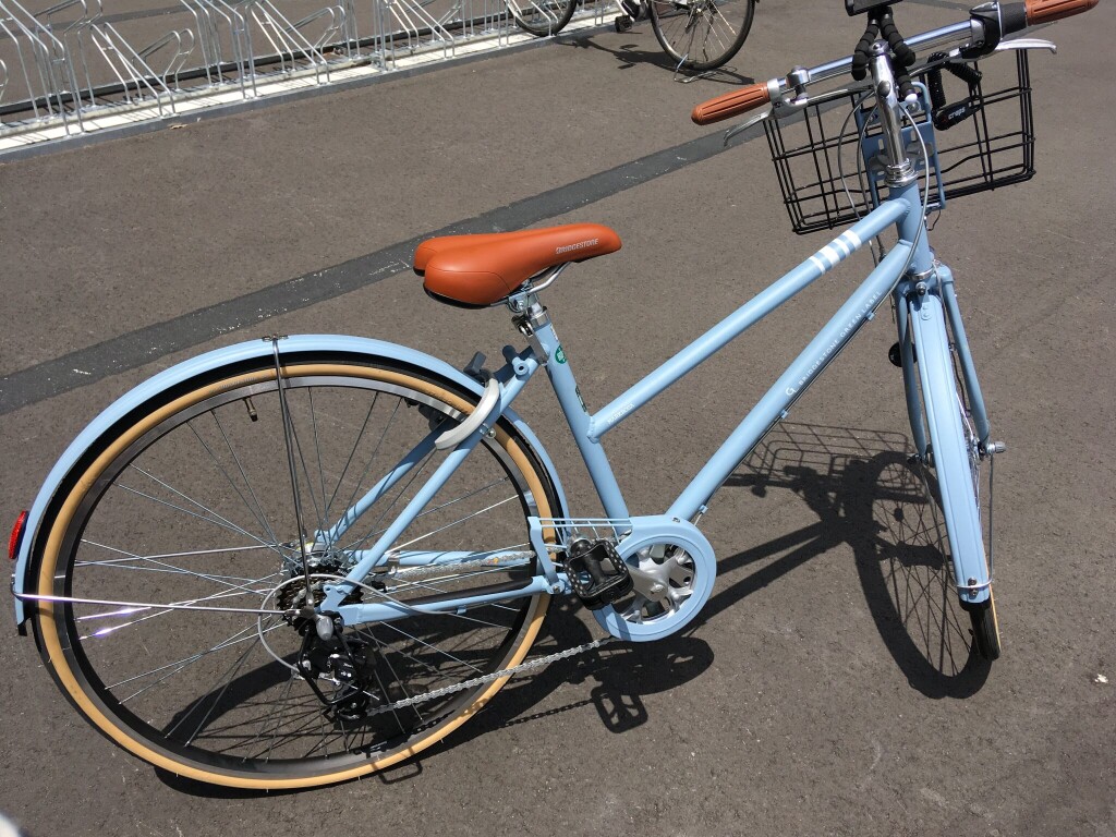 新しい水色自転車